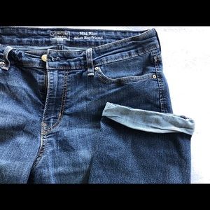 Levi’s mid-rise slim boyfriend 14